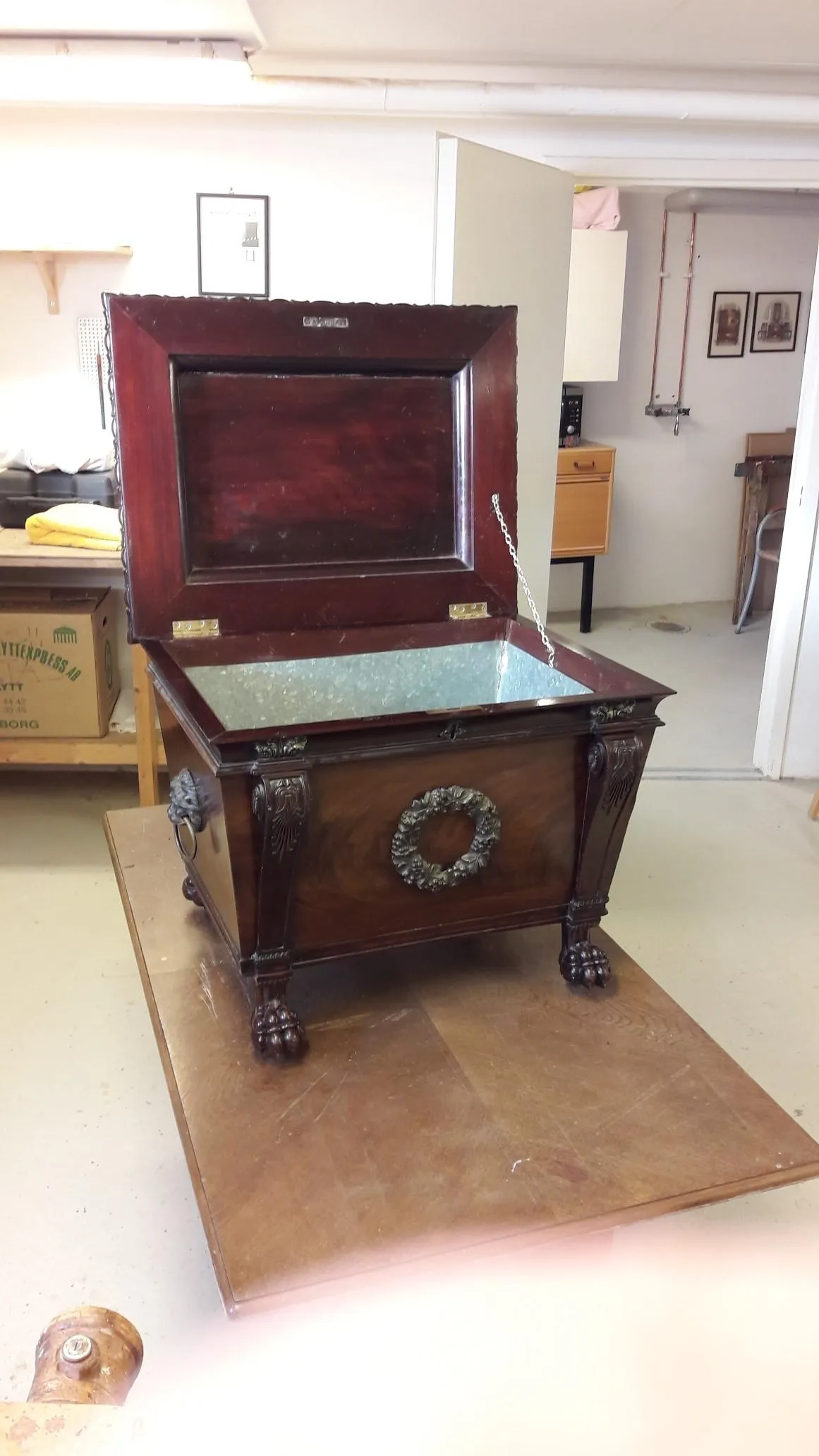 Antikt bord efter renovering